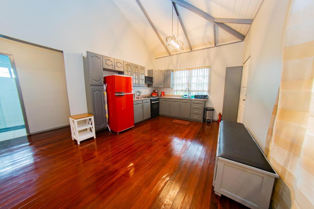 Jr Apartments Georgetown Esterno foto